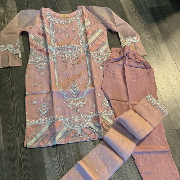 Pakistani 3 peices outfit - Picture 2 of 4